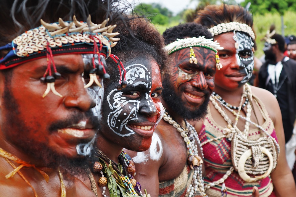Fot. 1. Students representing East Sepik Province during Warwagira and Mask Festival at Kokopo, Papua New Guinea (fot. Bart Napierala)