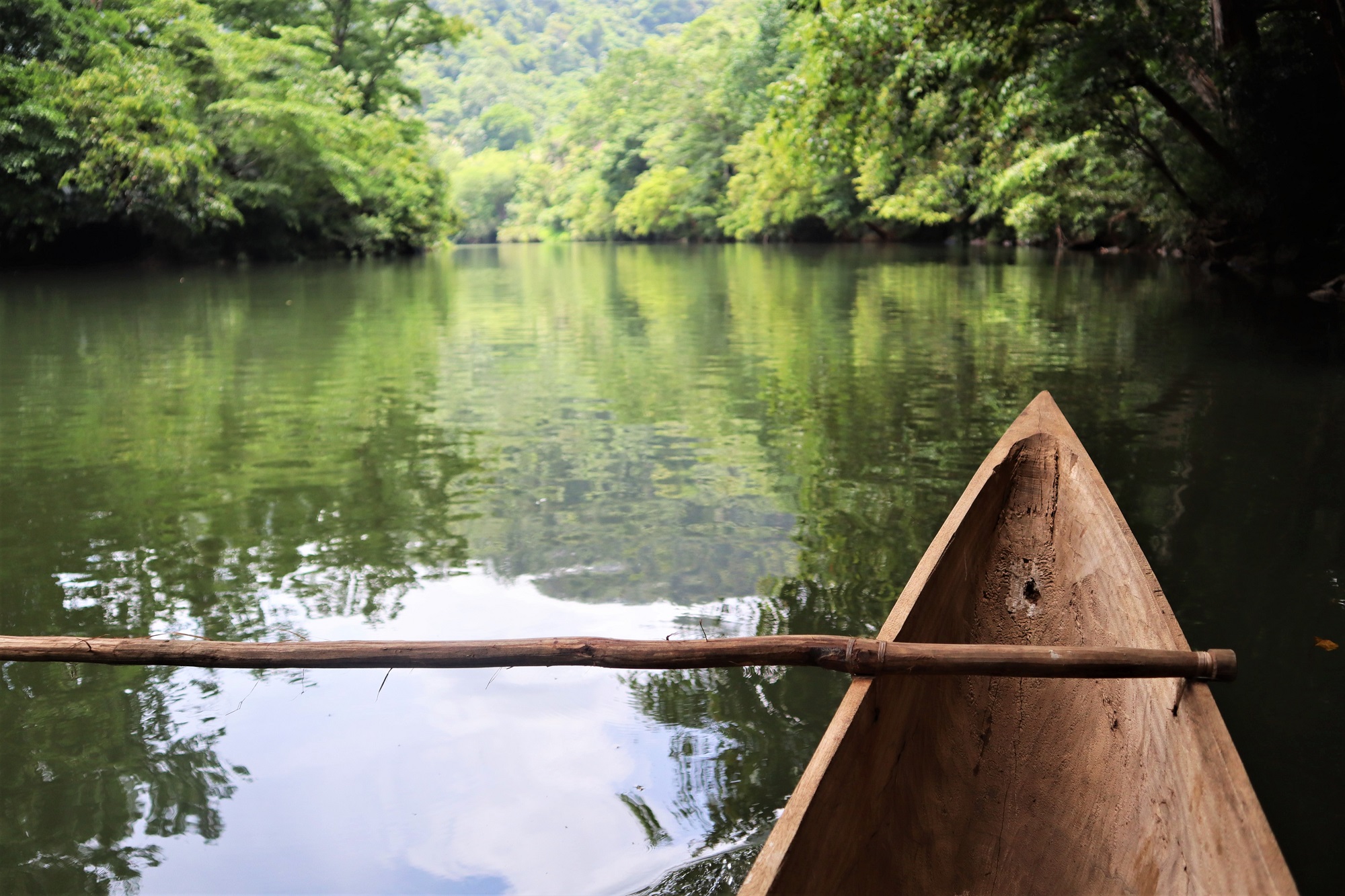 Fot. 2. Canoeing Dawadawa river in Milne Bay Province, Papua New Guinea (fot. Bart Napierala)