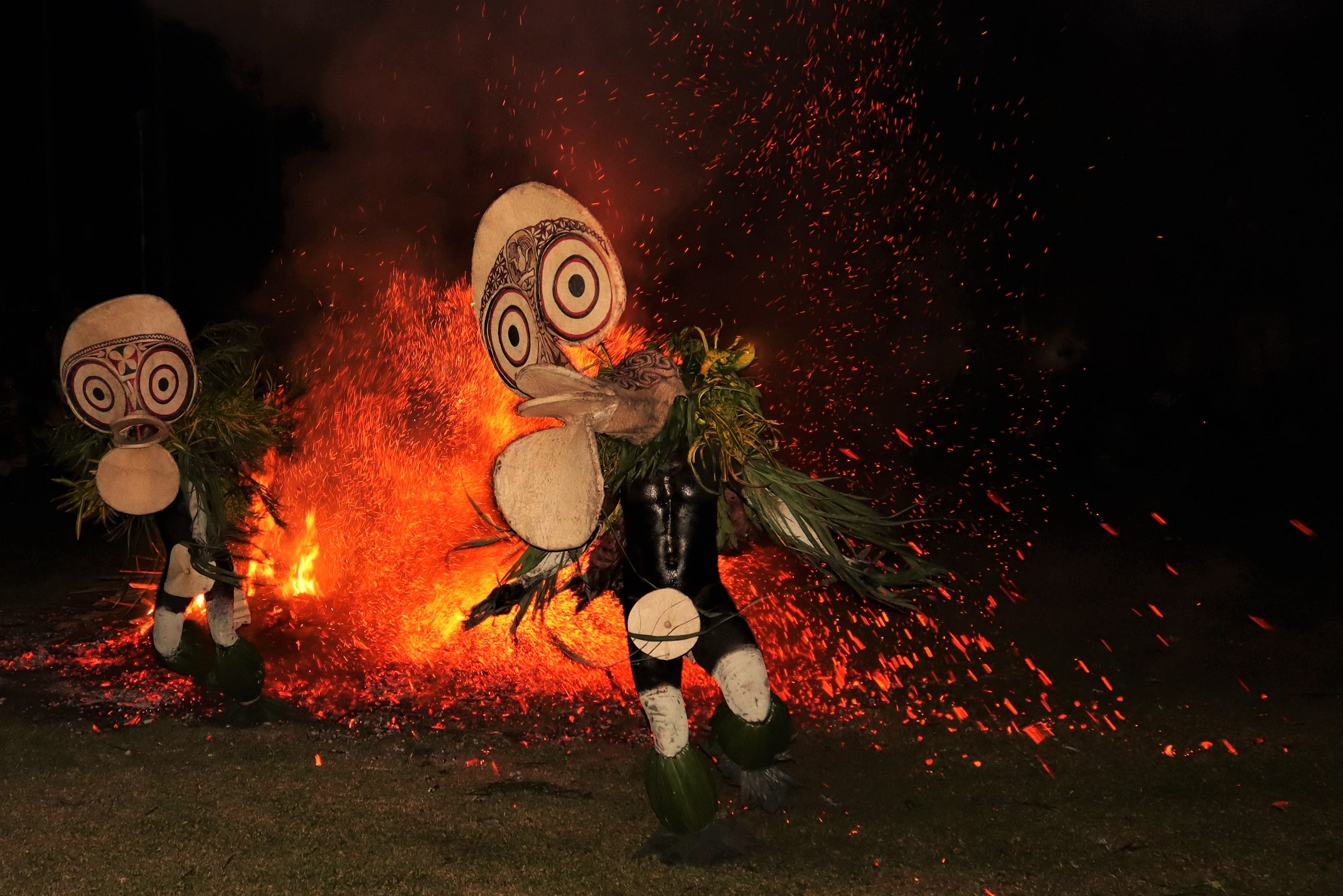 Fot. 6. Fire dance performing by Baining People representing East New Britain Province during Warwagira & Mask Festival at Kokopo, Papua New Guinea (fot. Bart Napierala)