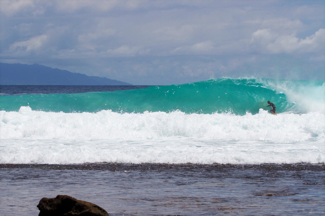 Fot. 2. Surfing in New Ireland Province, Papua New Guinea (fot. S.Clark)